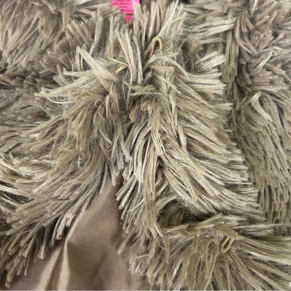 Betsy Johnson brown faux fur long fluffy vest pockets